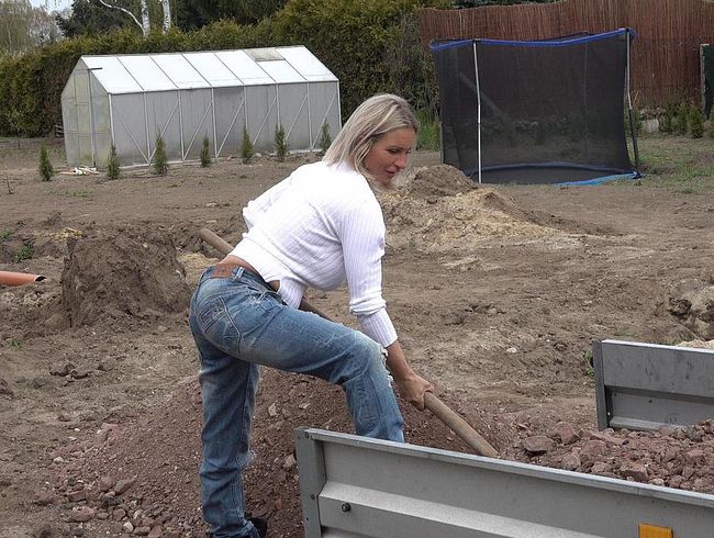 sweetpinkPu**y Porno Video: Fremder fi**t mich auf Baustelle