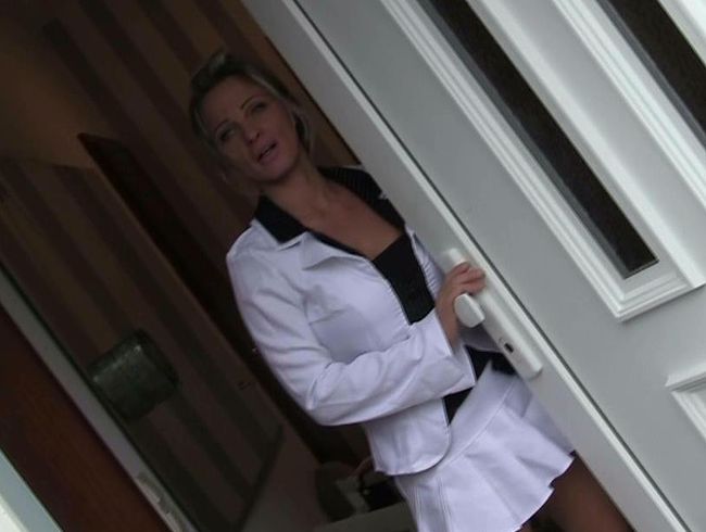sweetpinkPu**y Porno Video: gemeinen Nachbar zum Schweigen gefi**t