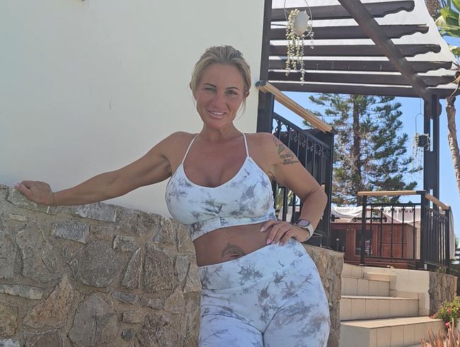 sweetpinkPu**y Porno Video: Kaum die Alte weg