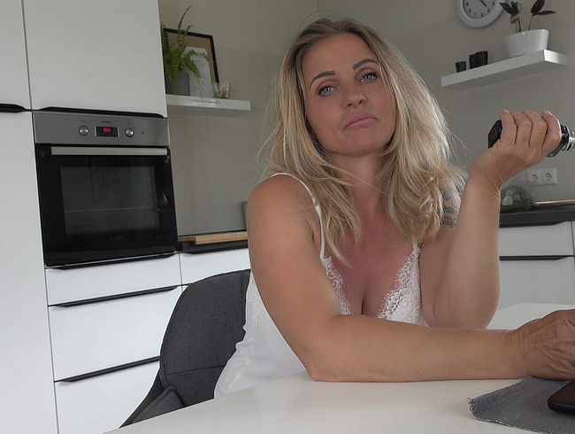 sweetpinkPu**y Porno Video: Wenn es Kaffee und Rauchen nicht bringt! schw**z abgebla*en!